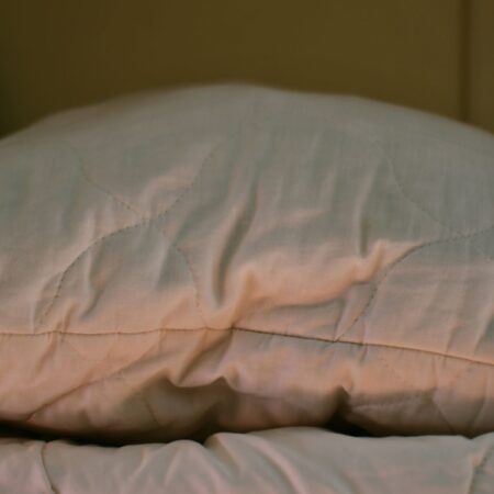 Memory Foam vs Latex Pillows for Side Sleepers: Which Material Wins