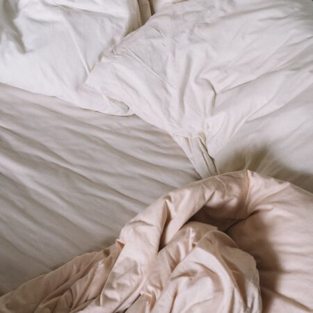 Side Sleeper Shoulder Pain: How to Choose Pillows That Protect Your Shoulders