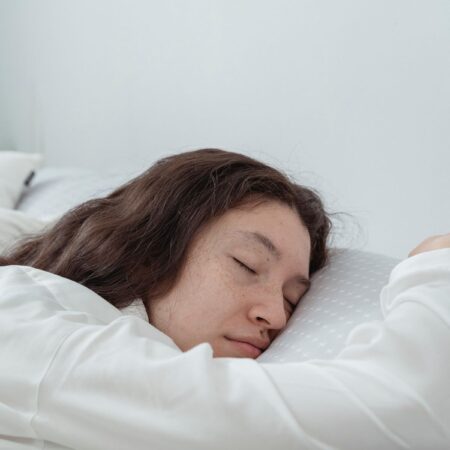 How to Style Bolster Pillows on Your Bed: Placement and Layering Guide